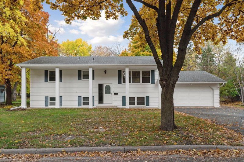 2500 Cedar Crown Dr, Minnetonka, MN 55305