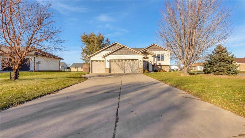 240 Arbor Curve NE, Cokato, MN 55321