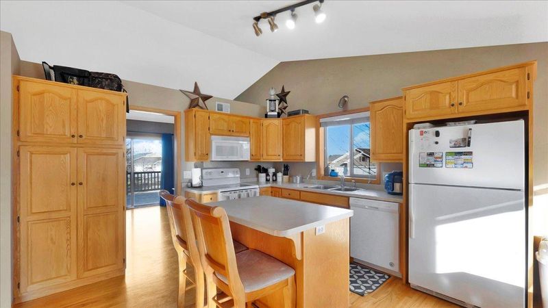 240 Arbor Curve NE, Cokato, MN 55321