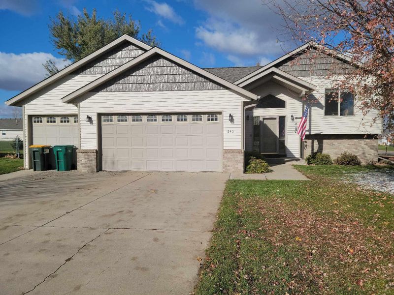 240 Arbor Curve NE, Cokato, MN 55321