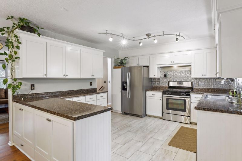 251 Gramsie Rd, Shoreview, MN 55126