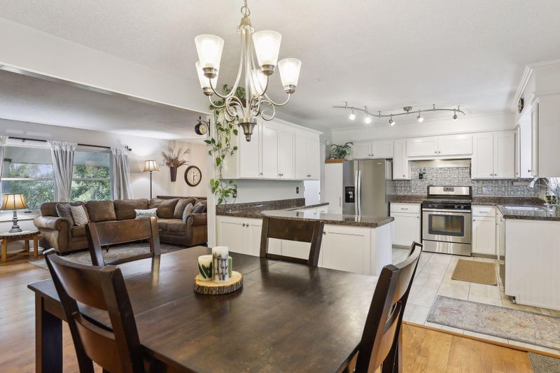 251 Gramsie Rd, Shoreview, MN 55126