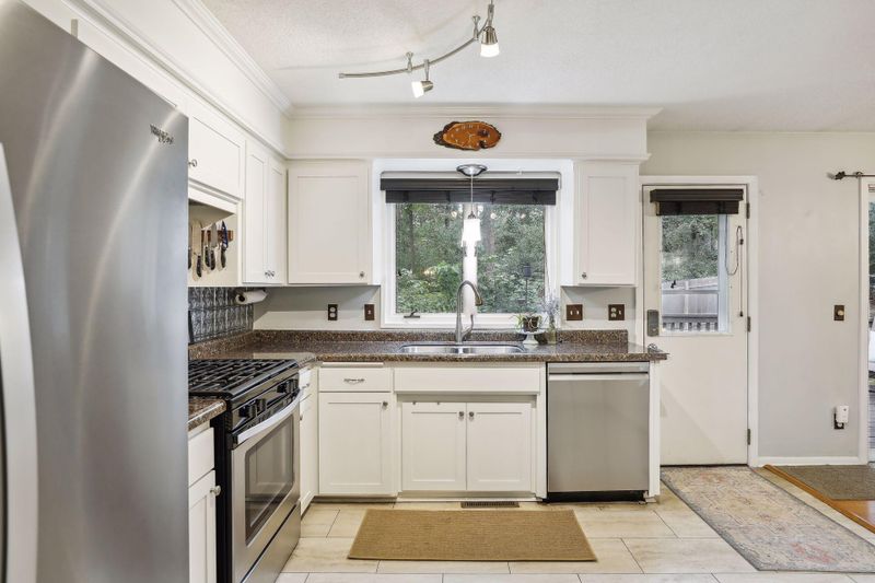 251 Gramsie Rd, Shoreview, MN 55126