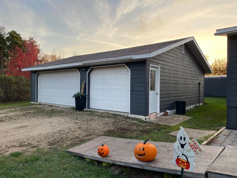 738 Lenmark Ln, Badger, MN 56714