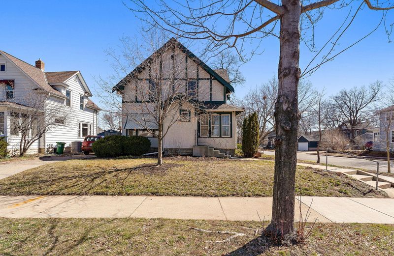 3853 11th Ave S, Minneapolis, MN 55407