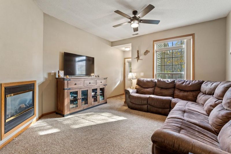 13829 Dahlia Dr, Rogers, MN 55374