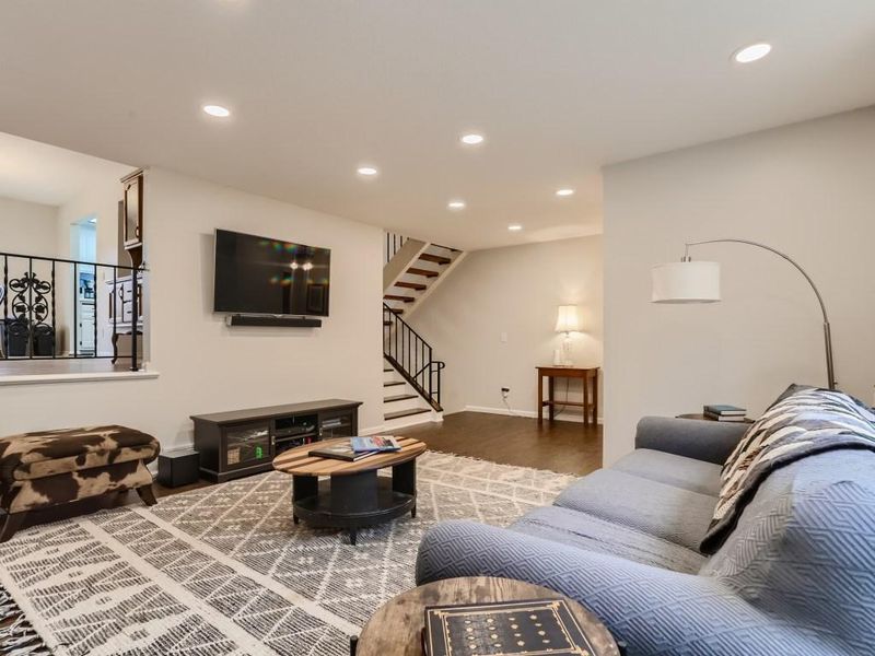 16 Walden St, Burnsville, MN 55337