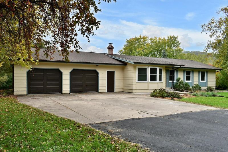 2187 Clinton Dr, Winona, MN 55987