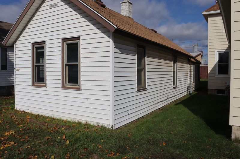 872 E 2nd St, Winona, MN 55987