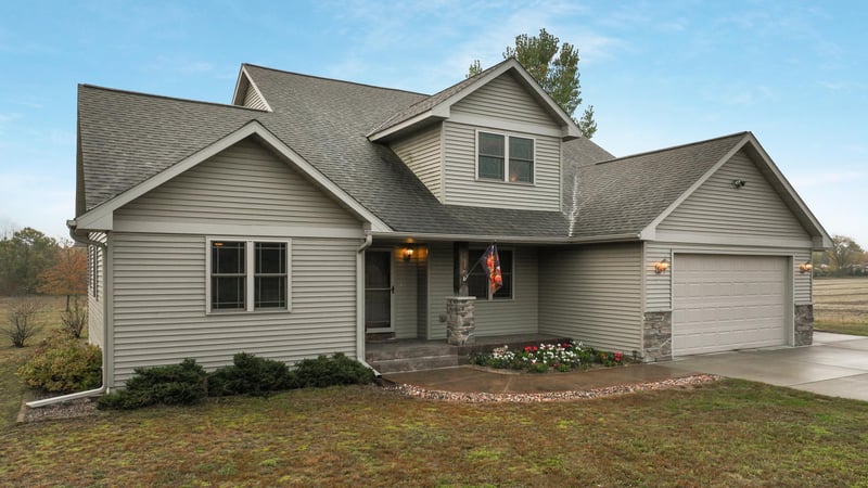S9875 Lowes Creek Rd, Eleva, WI 54738