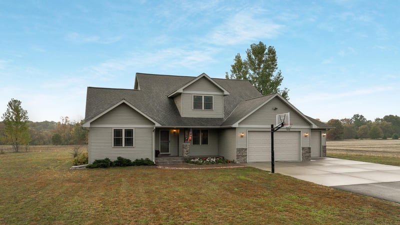 S9875 Lowes Creek Rd, Eleva, WI 54738
