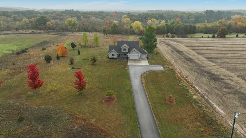 S9875 Lowes Creek Rd, Eleva, WI 54738