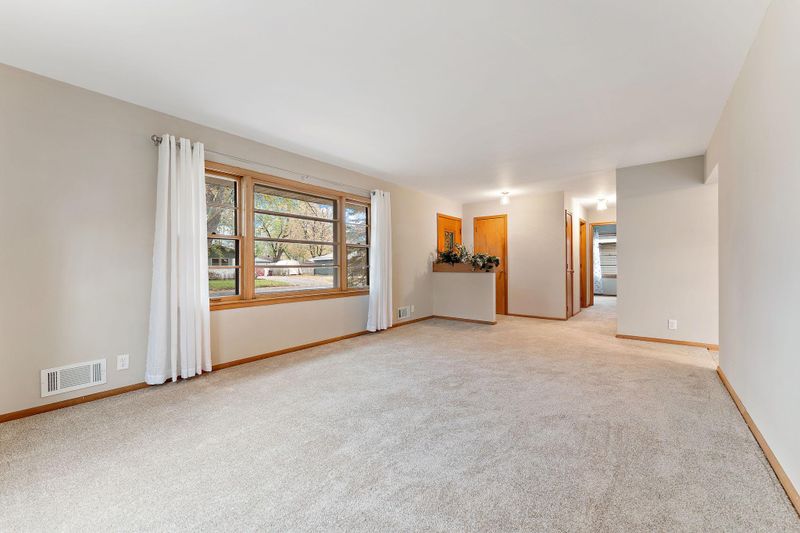 1407 Dixon Dr, Saint Paul Park, MN 55071