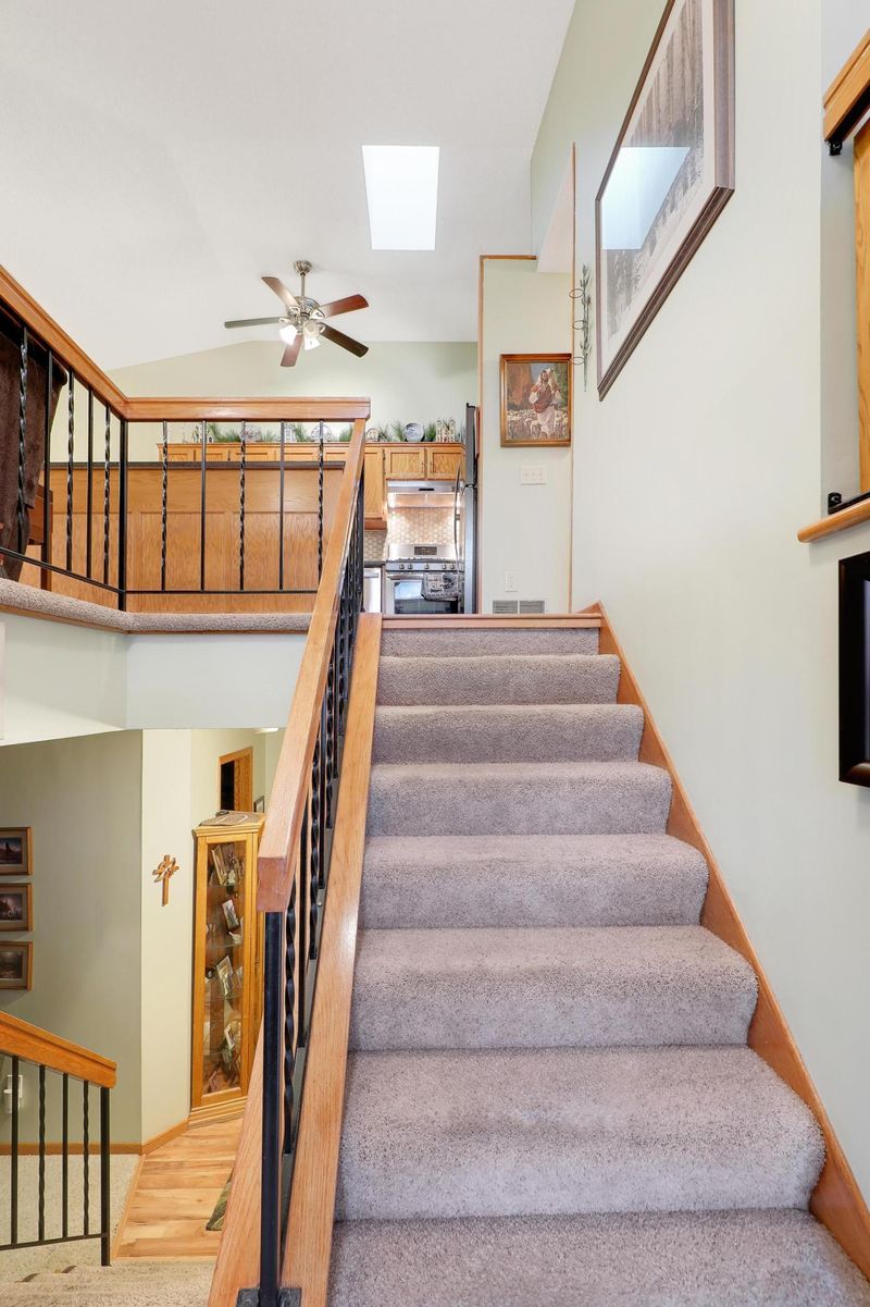 1557 Clemson Dr #B, Eagan, MN 55122