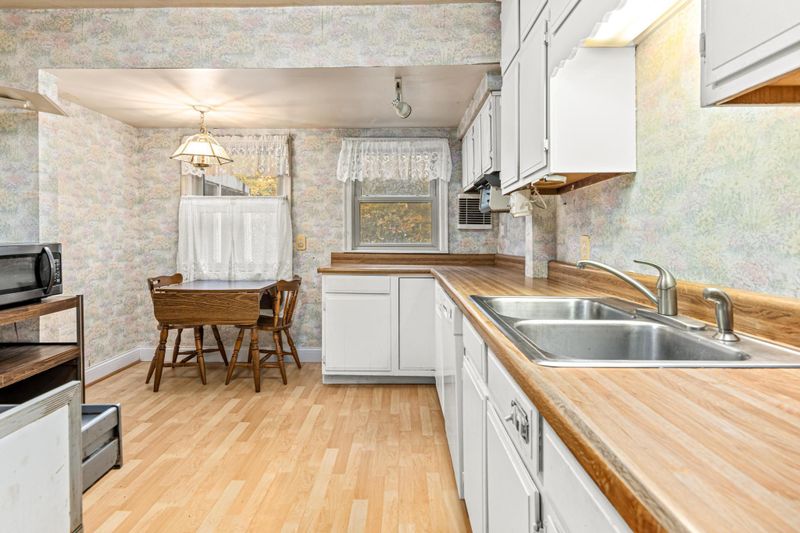 1725 Simpson St, Falcon Heights, MN 55113