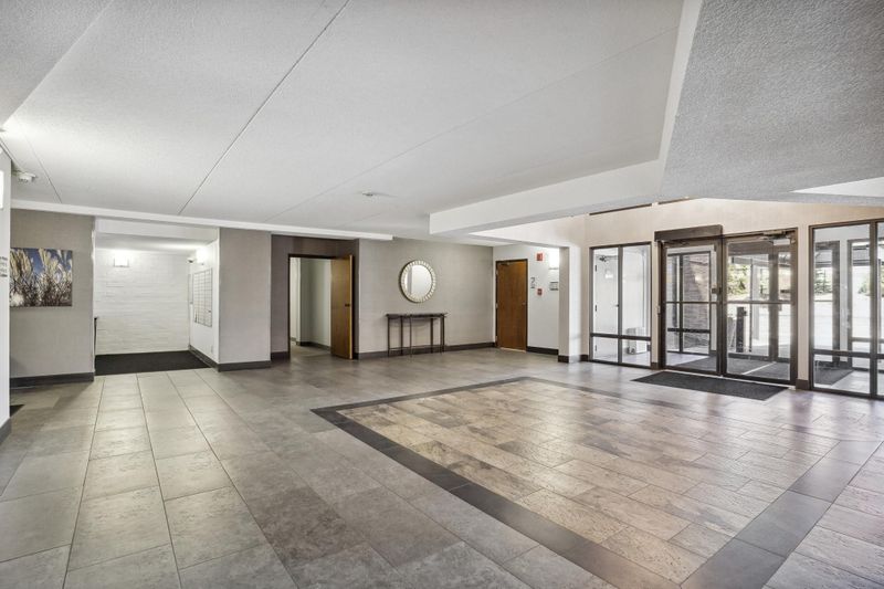 7220 York Ave S #203, Edina, MN 55435