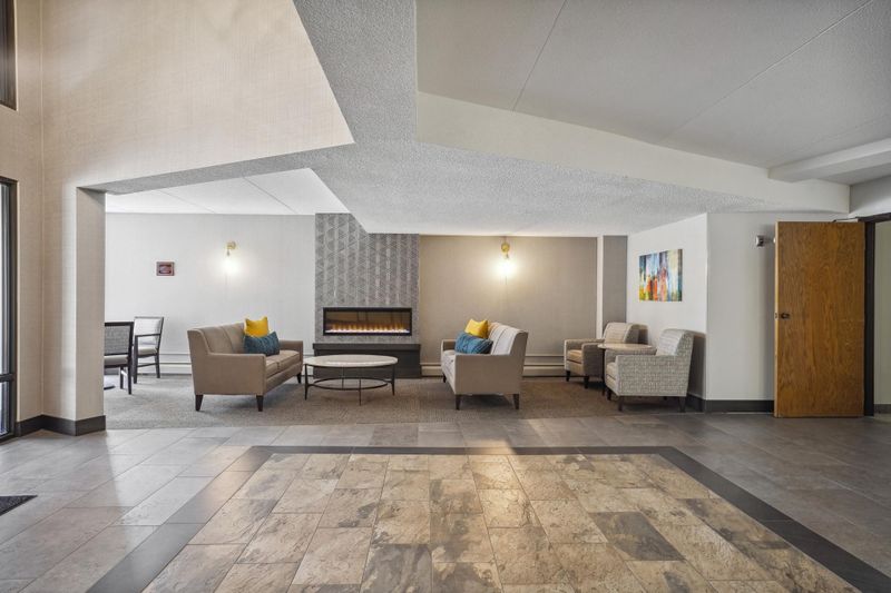 7220 York Ave S #203, Edina, MN 55435