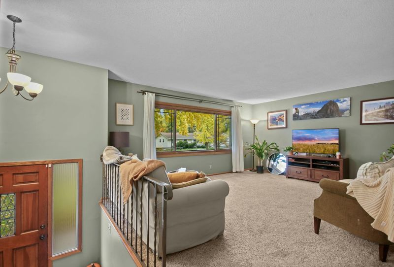 3061 Patton Rd, Roseville, MN 55113