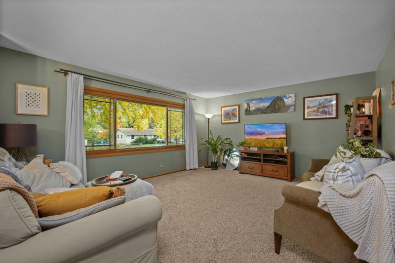 3061 Patton Rd, Roseville, MN 55113