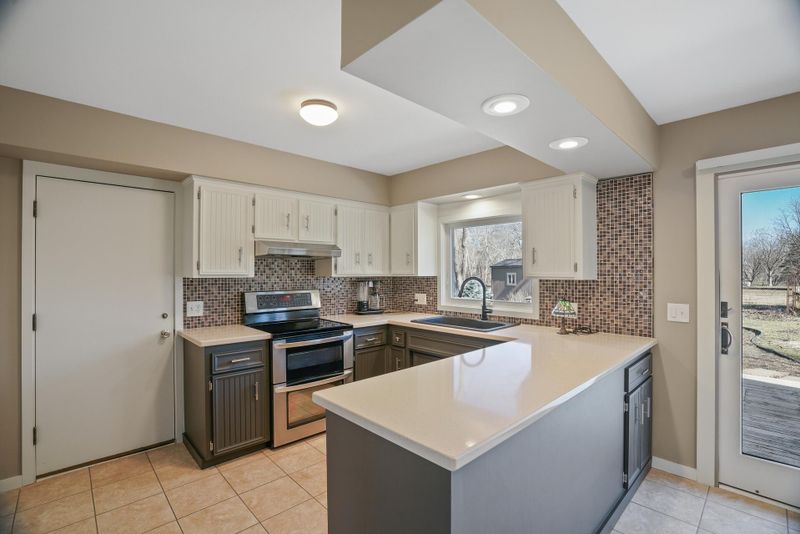 3700 Evergreen Ln N, Plymouth, MN 55441