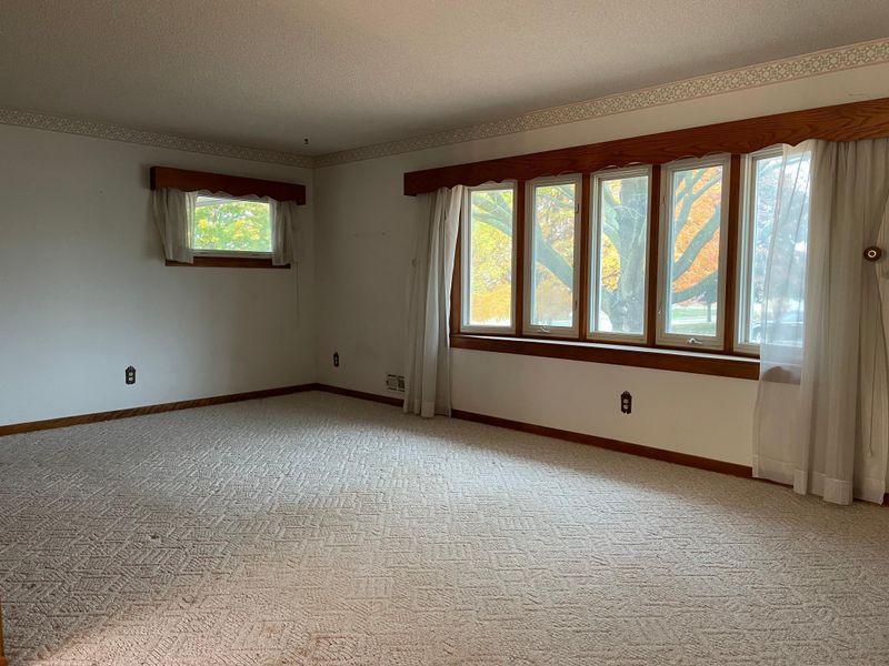 1117 S Broadway St, Spring Valley, MN 55975