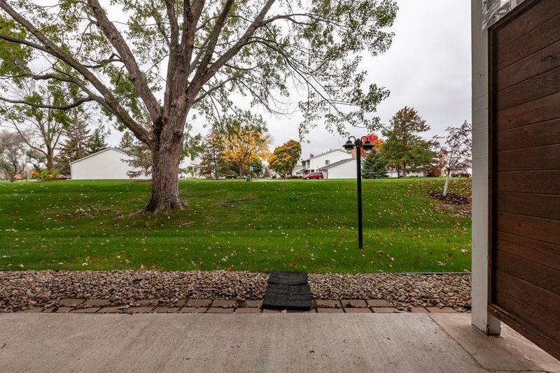 7624 157th St W #100, Apple Valley, MN 55124