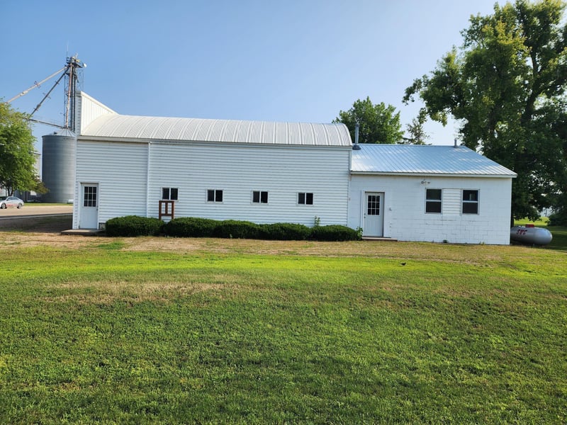 10 3rd Ave N, Marietta, MN 56257
