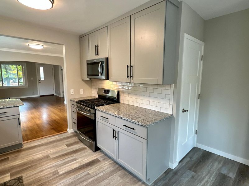944 Dodd Rd, West Saint Paul, MN 55118
