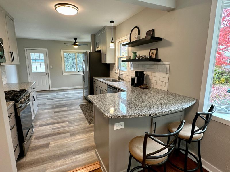 944 Dodd Rd, West Saint Paul, MN 55118