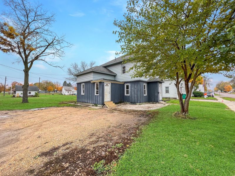 412 E 4th St, Fairmont, MN 56031