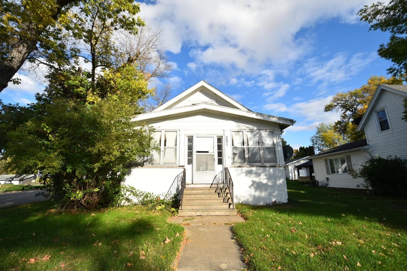 201 2nd St E, Wanamingo, MN 55983