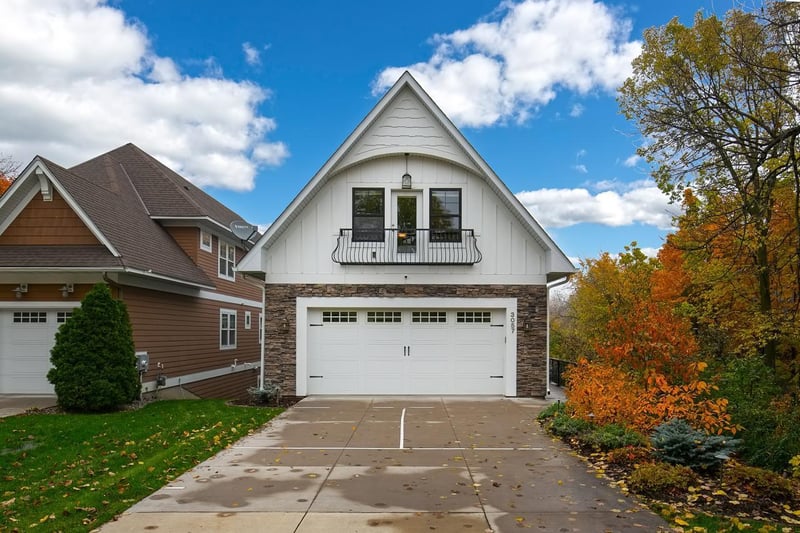 3057 Lake Shore Blvd, Wayzata, MN 55391
