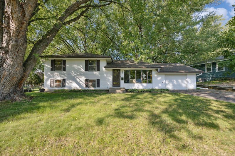 8812 York Rd S, Bloomington, MN 55431