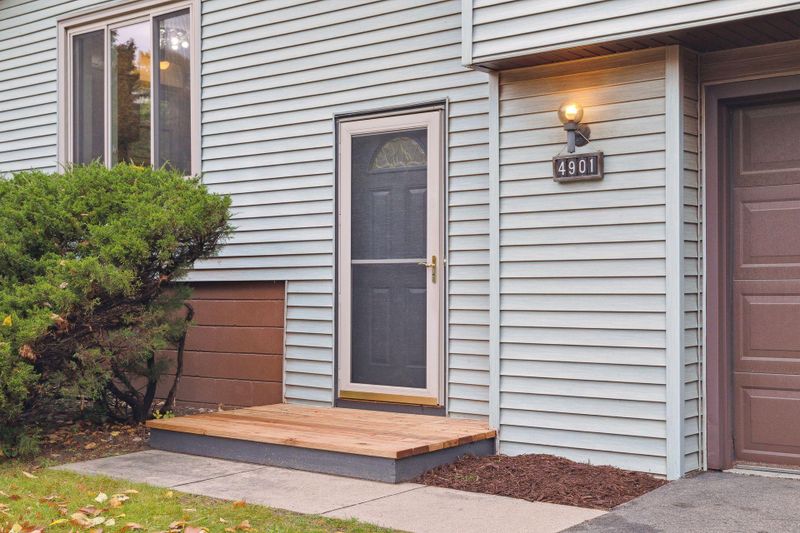 4901 Woodhill Rd, Minnetonka, MN 55345