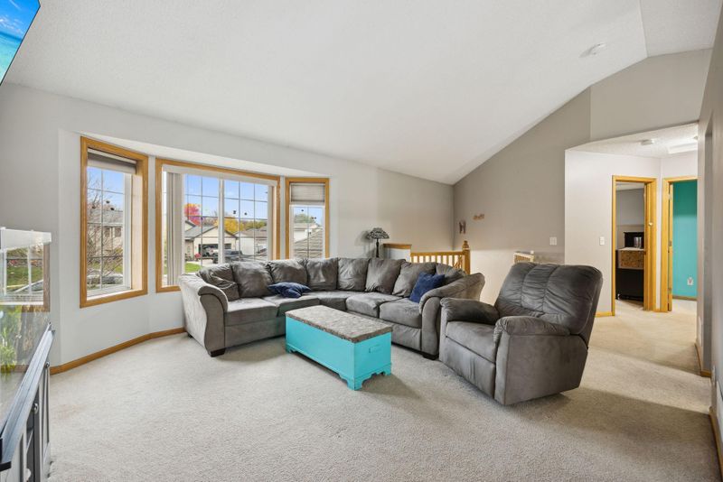 308 Hogan Dr, Montrose, MN 55363