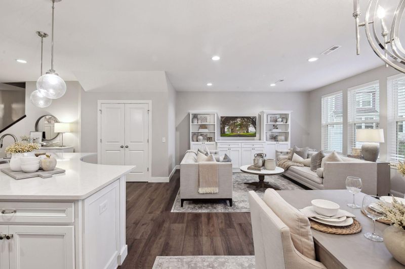 704 Rockburn Rd, Chanhassen, MN 55317