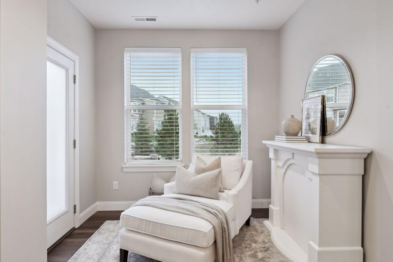 704 Rockburn Rd, Chanhassen, MN 55317