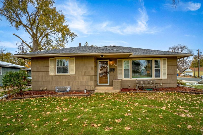 600 W 3rd St, Waconia, MN 55387