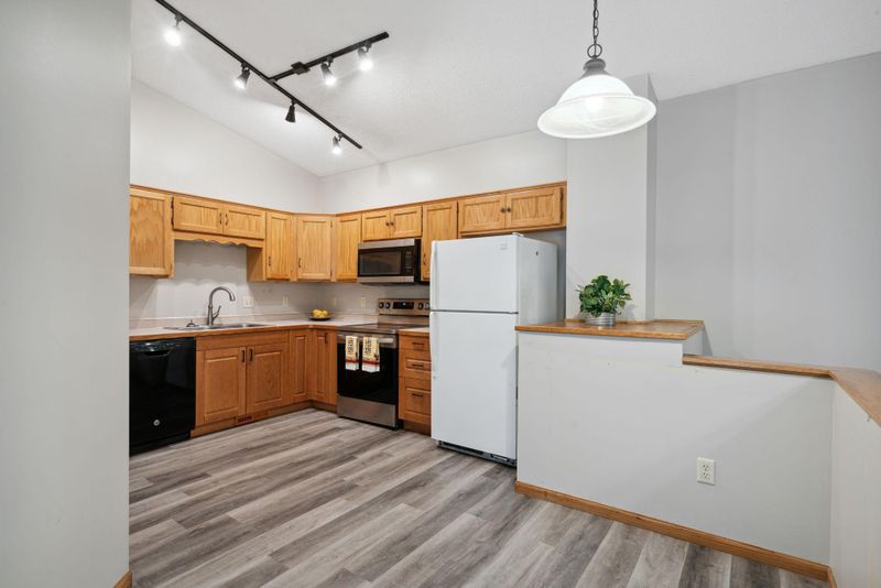 8340 Parkview Ave NE, Elk River, MN 55330