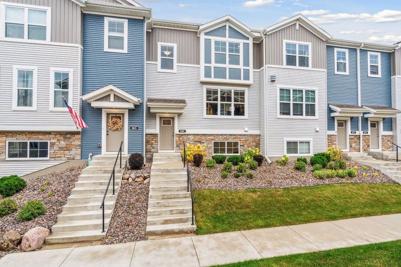 869 Roselyn Dr, Victoria, MN 55386