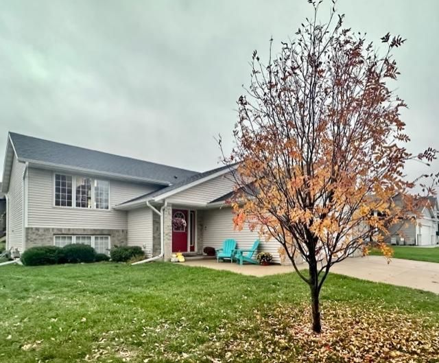 702 22nd St NE, Kasson, MN 55944