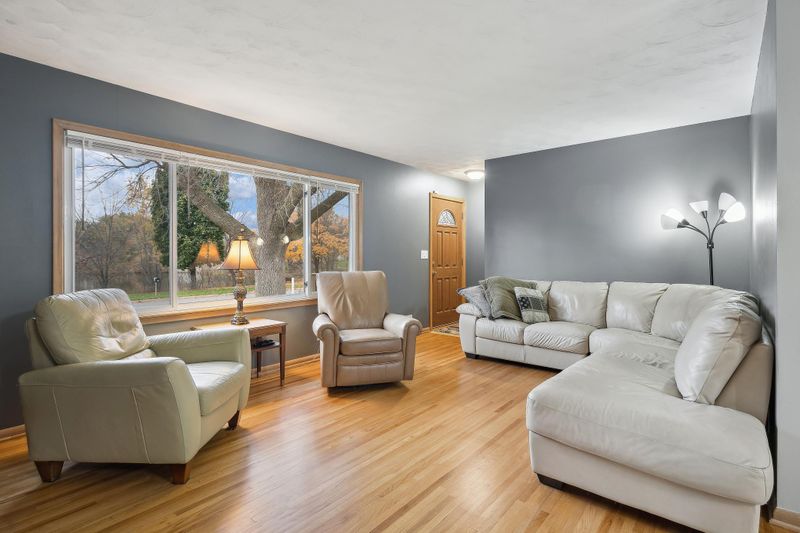 2061 Garnet Ln, Eagan, MN 55122