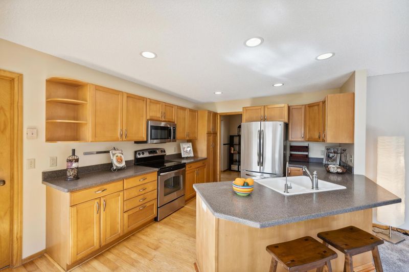420 Koehler Rd, Vadnais Heights, MN 55127