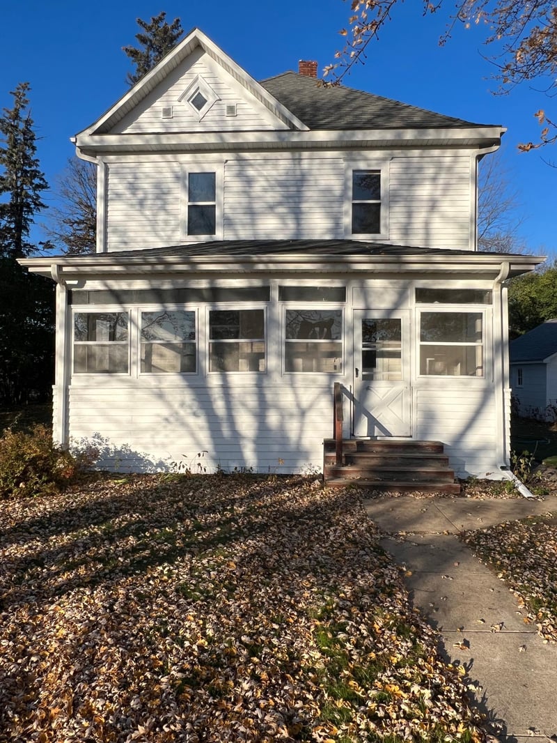 121 2nd St, Clinton, MN 56225