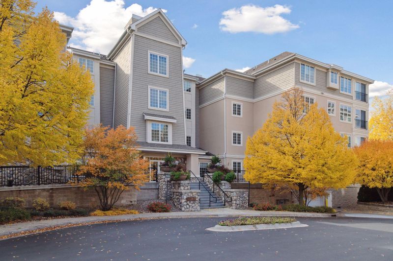 11484 Fairfield Rd W #303, Minnetonka, MN 55305