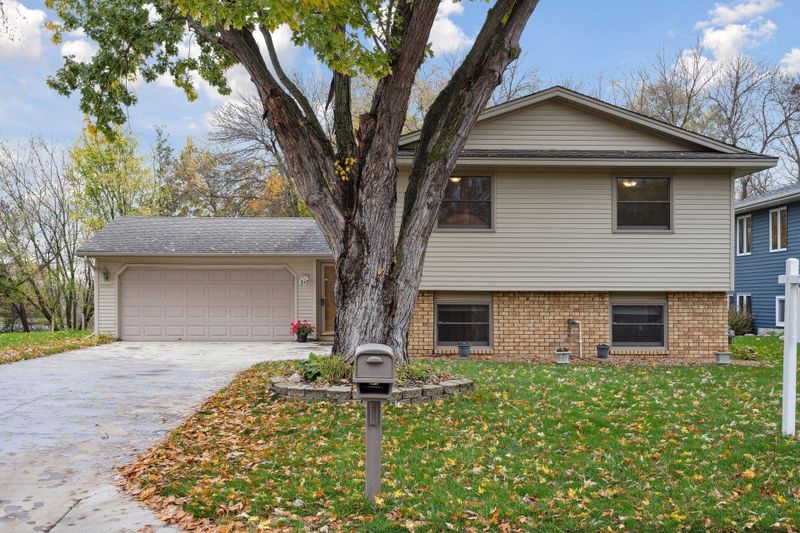 10061 Ives Ln N, Maple Grove, MN 55369
