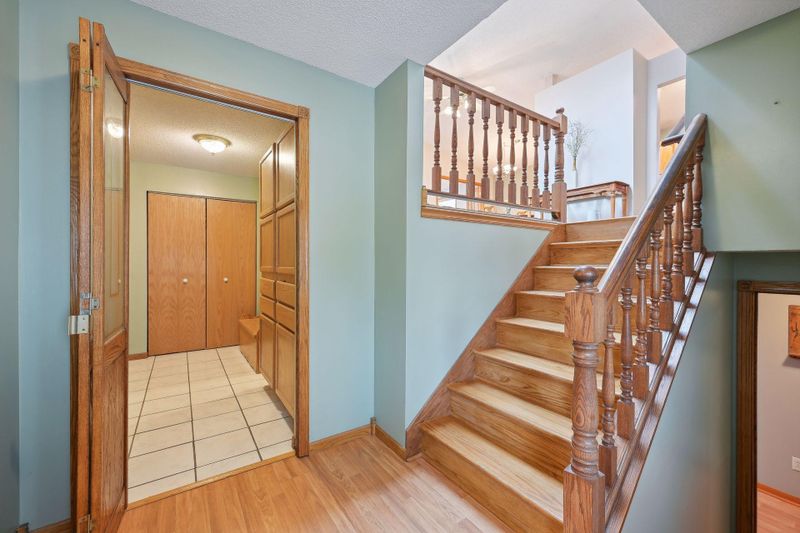 10061 Ives Ln N, Maple Grove, MN 55369