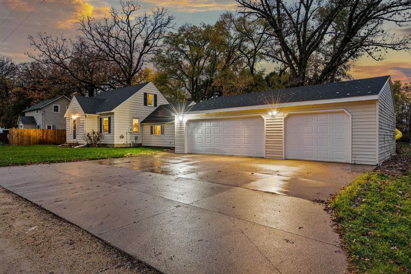 58530 221st St, Austin, MN 55912
