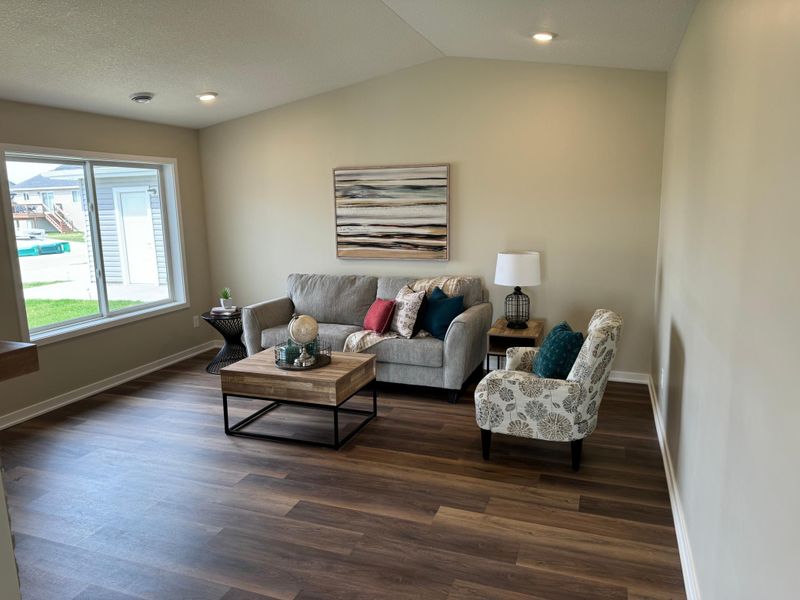 883 Tallgrass Ct, Wanamingo, MN 55983
