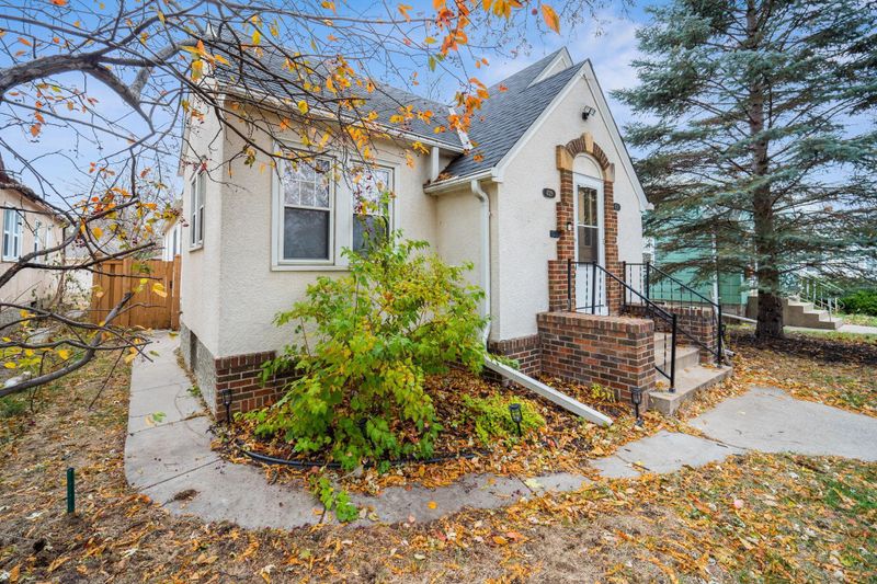 4329 Thomas Ave N, Minneapolis, MN 55412